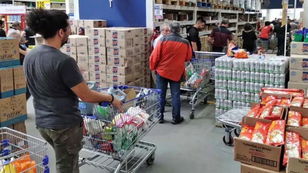 Según el INDEC, la inflación mayorista creció 2,8% en julio, motivada principalmente por el aumento en el sector de productos importados.