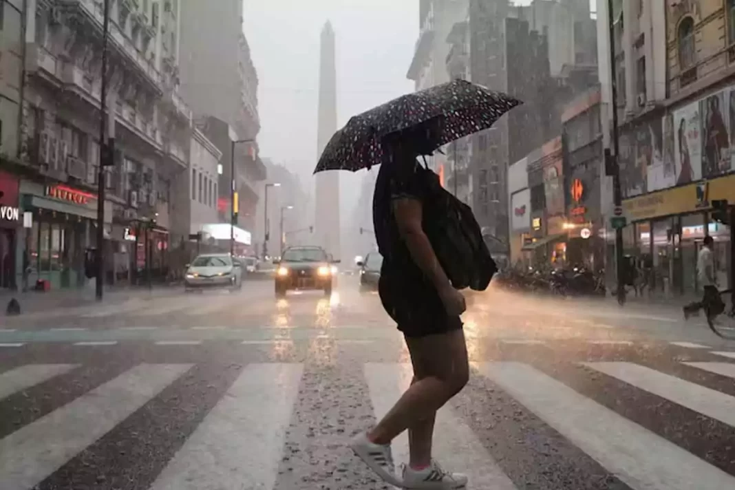 Las fuertes lluvias en el AMBA provocaron inundaciones y anegamientos, con Quilmes, Merlo y La Matanza en el centro de la escena.