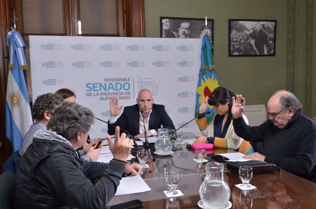 La comisión de Transporte, Puertos e Intereses Marítimos del Senado bonaerense despachó una ley para modificar la señalización de las fotomultas.