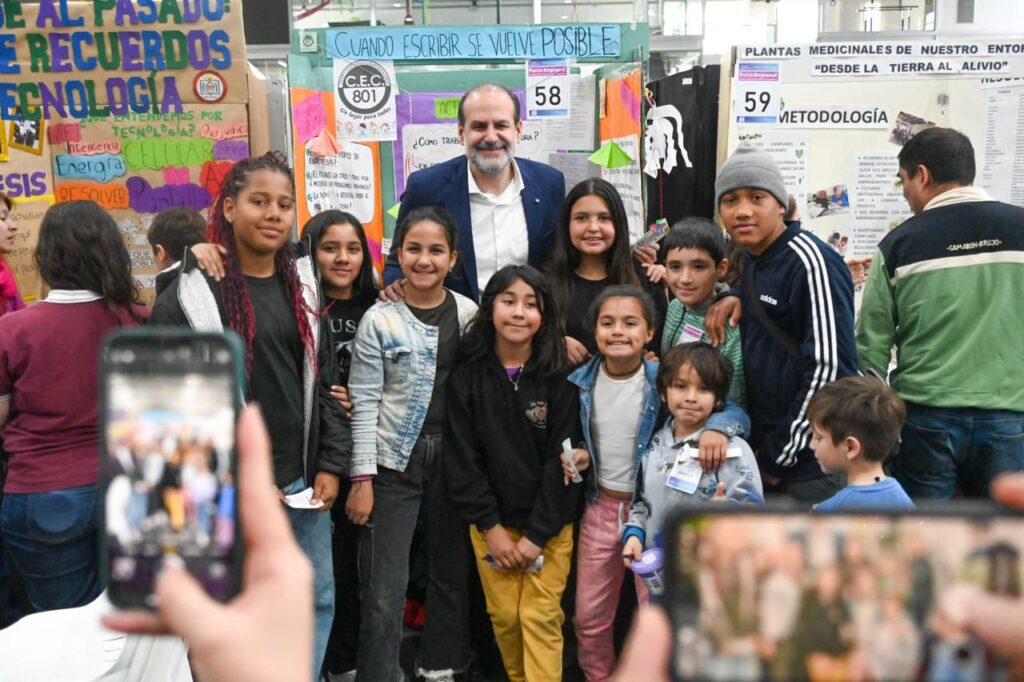 La Feria regional de Educación y Tecnología contó con la presencia del intendente de Bahía Blanca, Federico Susbielles.