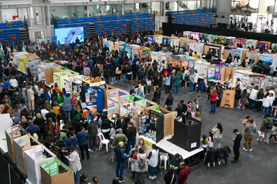 El intendente de Bahía Blanca, Federico Susbielles, participó de una nueva edición de la Feria de Educación, Arte, Ciencia y Tecnología.