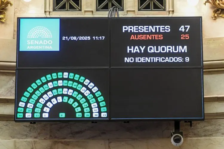 El senado trata una batería de proyectos claves.