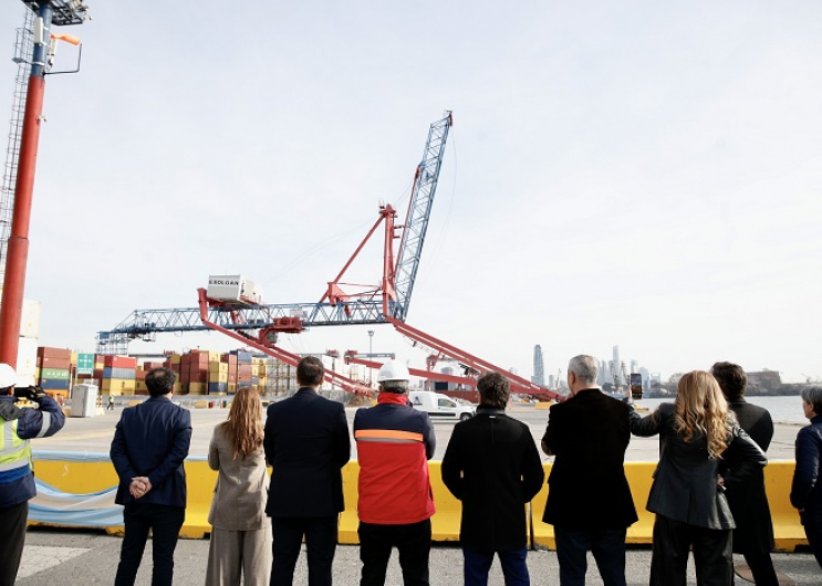 El gobernador Axel Kicillof encabezó un acto la semana pasada por las obras en el Puerto de Dock Sud.