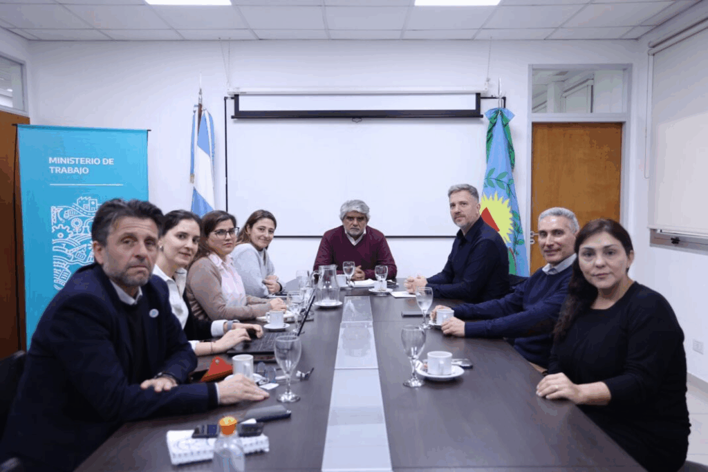 Con las elecciones legislativas como telón de fondo, funcionarios del gobierno de Axel Kicillof comienza tejer con pymes “una agenda común”, en medio de la crisis.