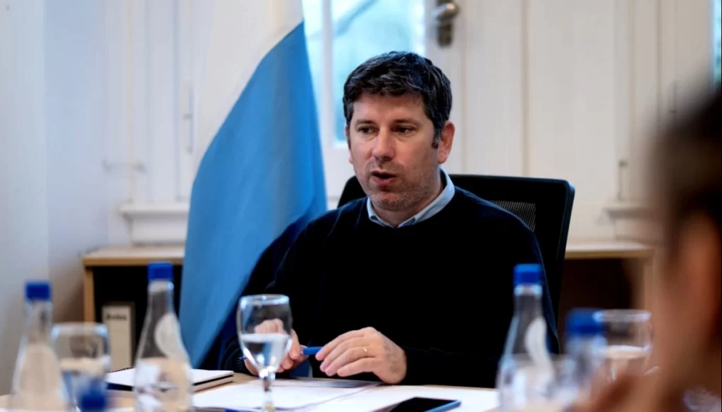 Domenichini presentó un proyecto para reducir privilegios en la Legislatura bonaerense y destinar los fondos ahorrados a un Plan de Emergencia para el conurbano.