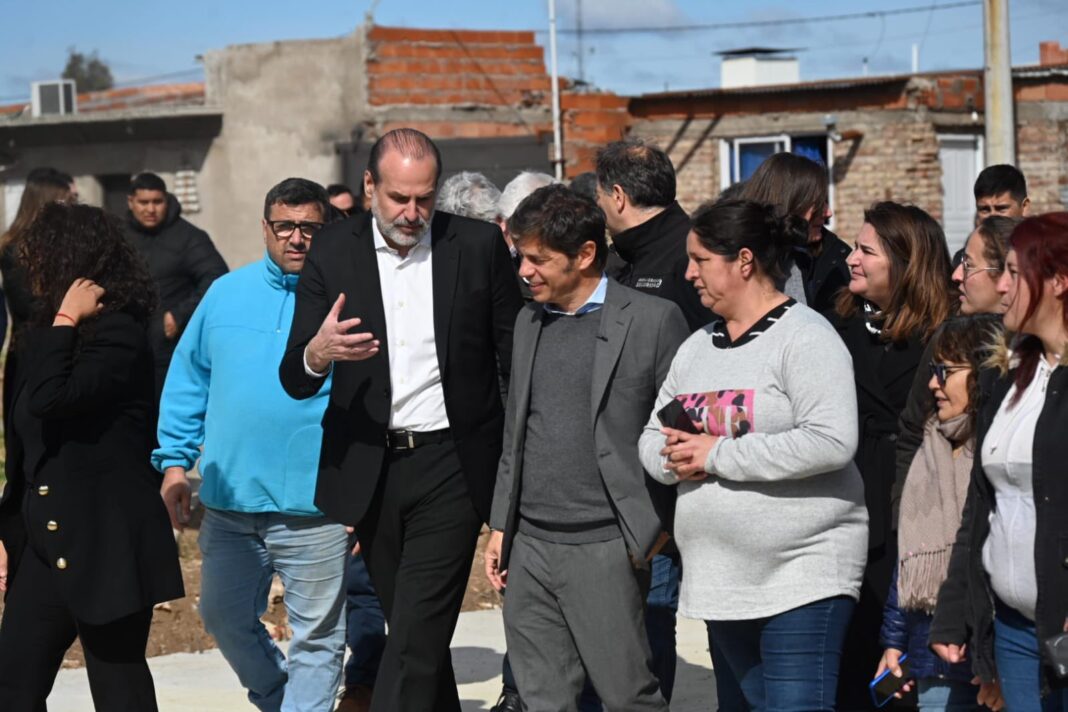 Kicillof y el intendente de Bahía Blanca, Federico Susbielles, detallaron los avances de la obra Acueducto Planta Patagonia-Bosque Alto-Los Chañares.