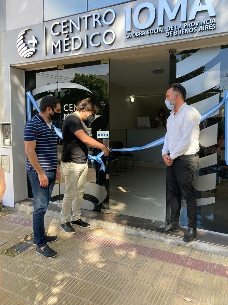 En enero de 2021, Giles inauguró el primer policonsultorio en La Plata. Hoy en día, llegan a más de 200 en toda la provincia.