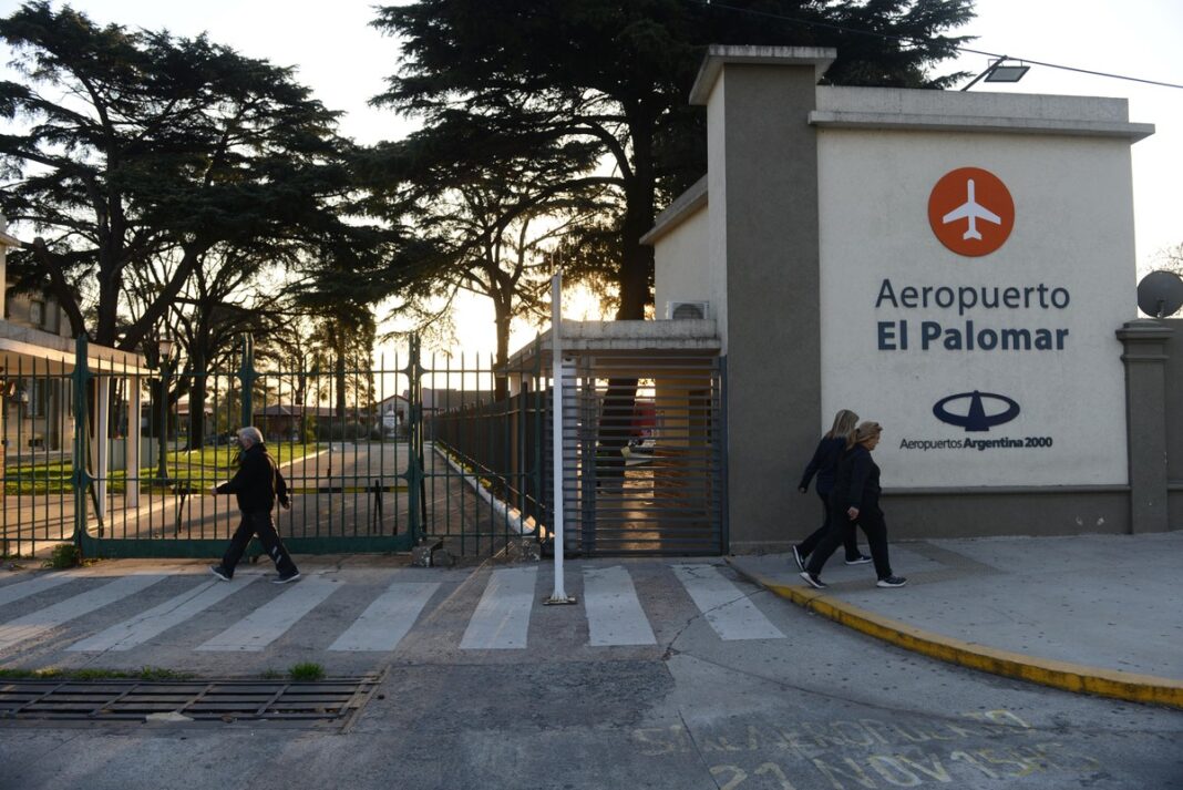 Los diputados Fabián Luayza y Viviana Romano presentaron en la Legislatura bonaerense un proyecto para reabrir el aeropuerto de El Palomar.
