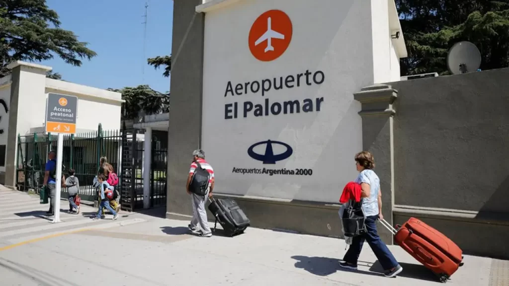 En su momento de auge, El Palomar llegó a concentrar el 7,2% de los viajes aéreos y trasladó alrededor de 1,7 millones de pasajeros.