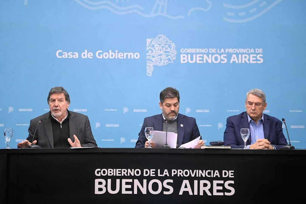 Carlos Bianco encabezó su tradicional conferencia de prensa de los lunes junto al titular de Educación, Alberto Sileoni y el ministro de Salud, Nicolás Kreplak.