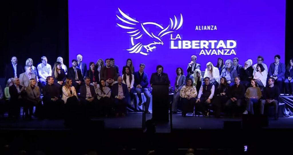 Milei efectuó su discurso acompañado de los candidatos a diputados nacionales por la provincia de Buenos Aires.