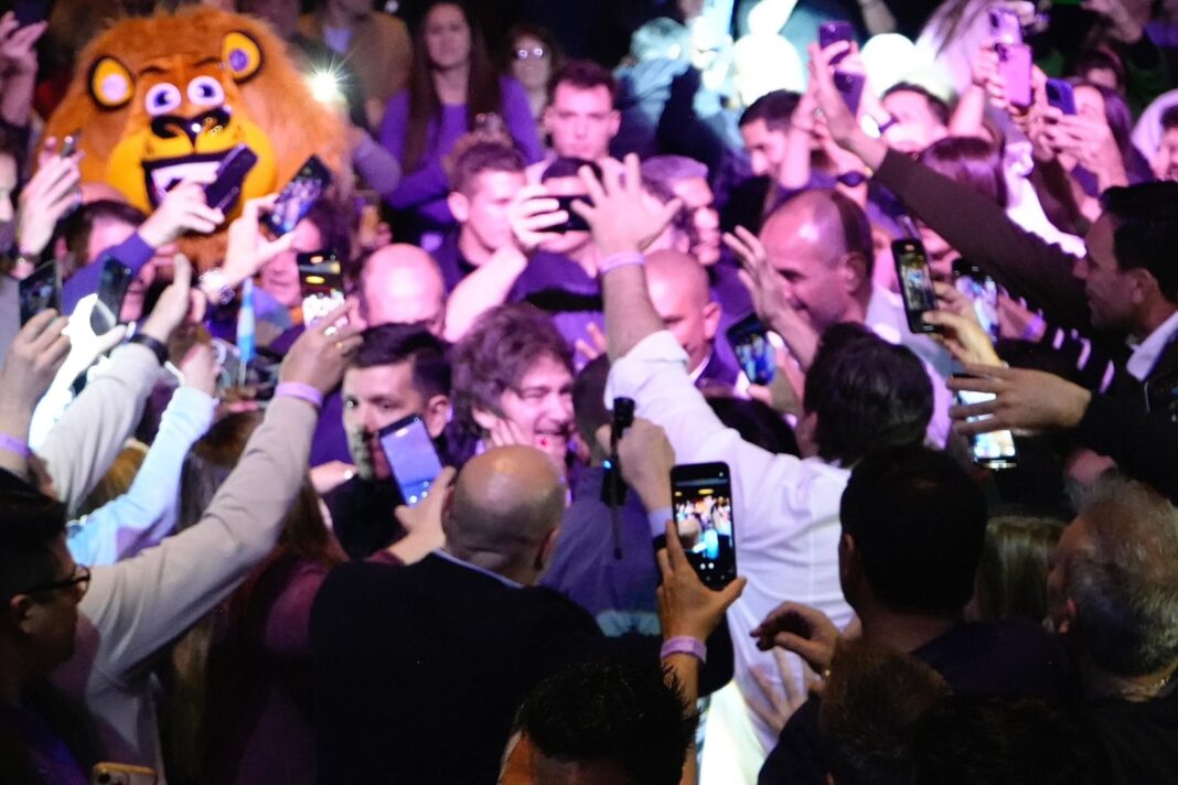 El presidente Javier Milei presentó a en Junín a los candidatos a diputados nacionales por PBA, lanzó críticas al kirchnerismo y respaldó el rol de Karina Milei .