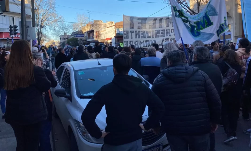 Un puñado de legisladores de La Libertad Avanza criticaron a militantes del kirchnerismo por el violento ataque a libertarios en Junín.