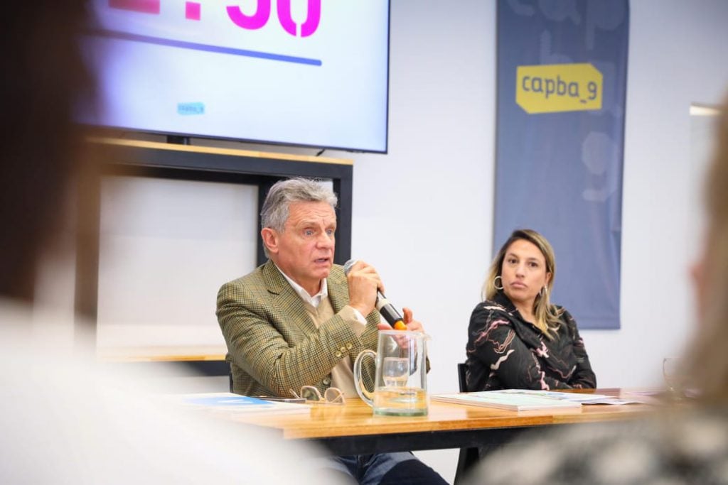 El candidato a concejal por Acción Marplatense, Gustavo Pulti, chicaneó a los libertarios por faltar al debate de candidatos. .