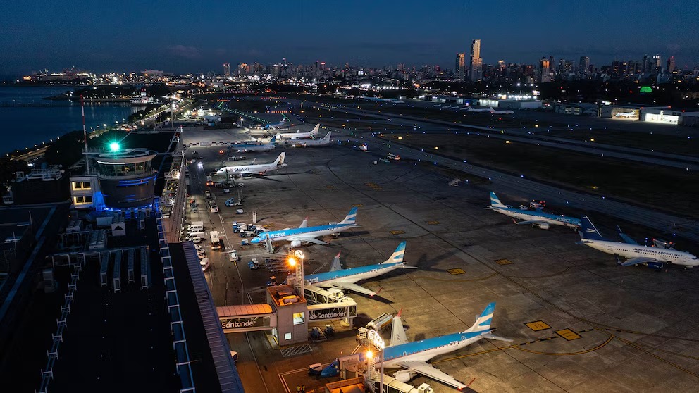 El nuevo régimen de slots impone criterios diferentes para ordenar el acceso a los principales aeropuertos argentinos