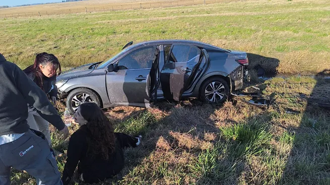 Según las primeras versiones, el chofer oficial se durmió y el Nissan Sentra en el que viajaban Rocío y José Bonacci terminó despistado en la ruta 9.