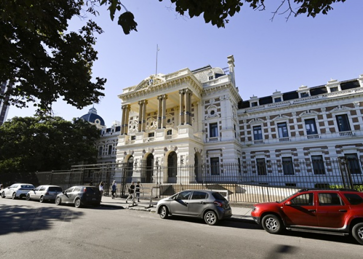 El gobierno de Axel Kicillof confirmó la fecha de pagos de agosto para estatales bonaerenses.