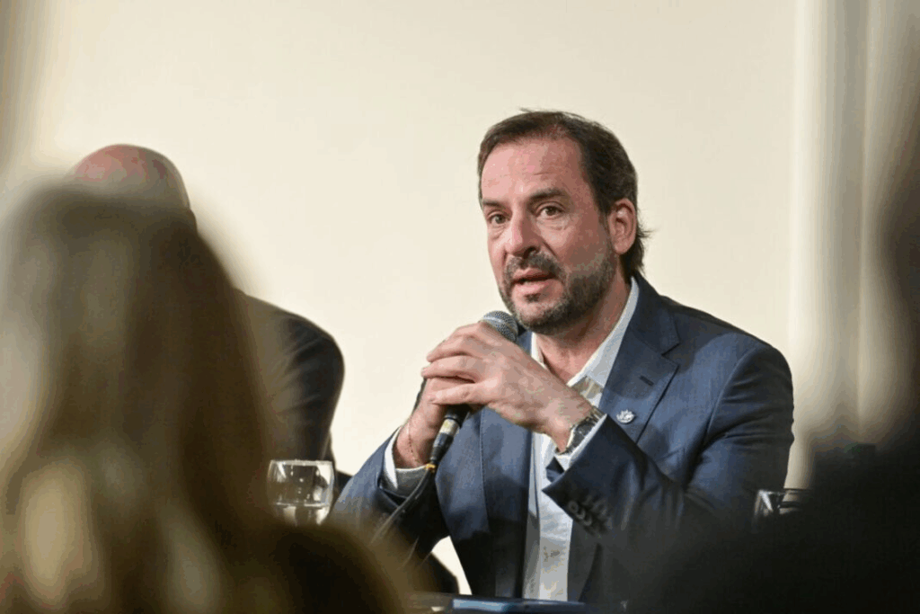 El intendente de Escobar, Ariel Sujarchuk, presentó en la Legislatura bonaerense proyectos sobre reiterancia penal y control de armas de fuego.