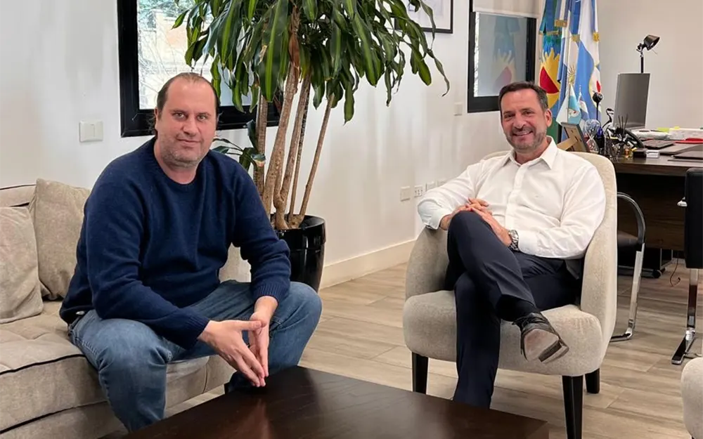 El candidato libertario, Eduardo Gianfrancesco junto al intendente de Escobar, Ariel Sujarchuk.