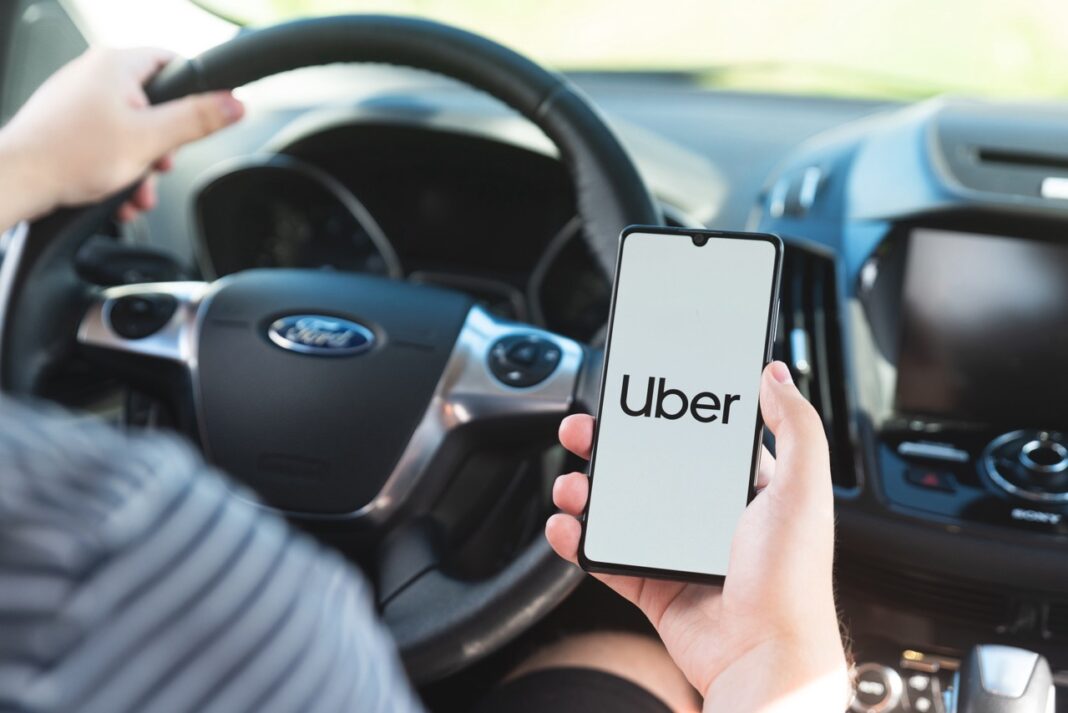 El bloque de diputados bonaerenses de La Libertad Avanza presentó una ley para desregular el servicio digital de transporte privado.