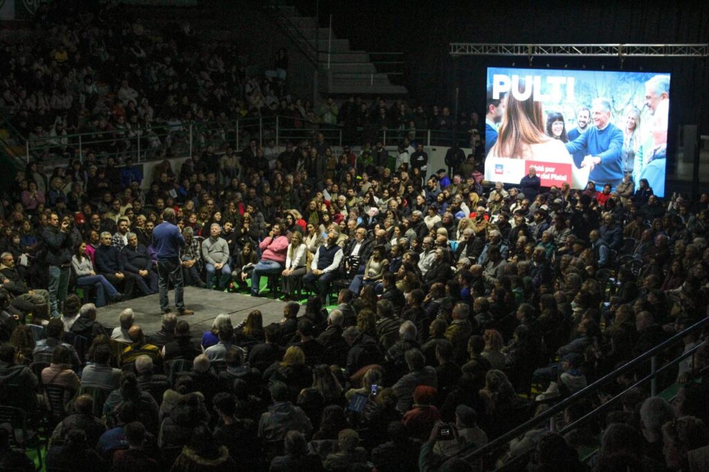 Acción Marplatense realizó un multitudinario encuentro con el candidato a concejal y diputado bonaerense, Gustavo Pulti.