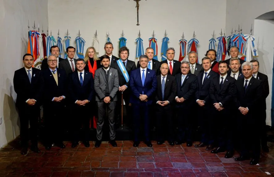 Todos los gobernadores firmantes del Pacto de Mayo.