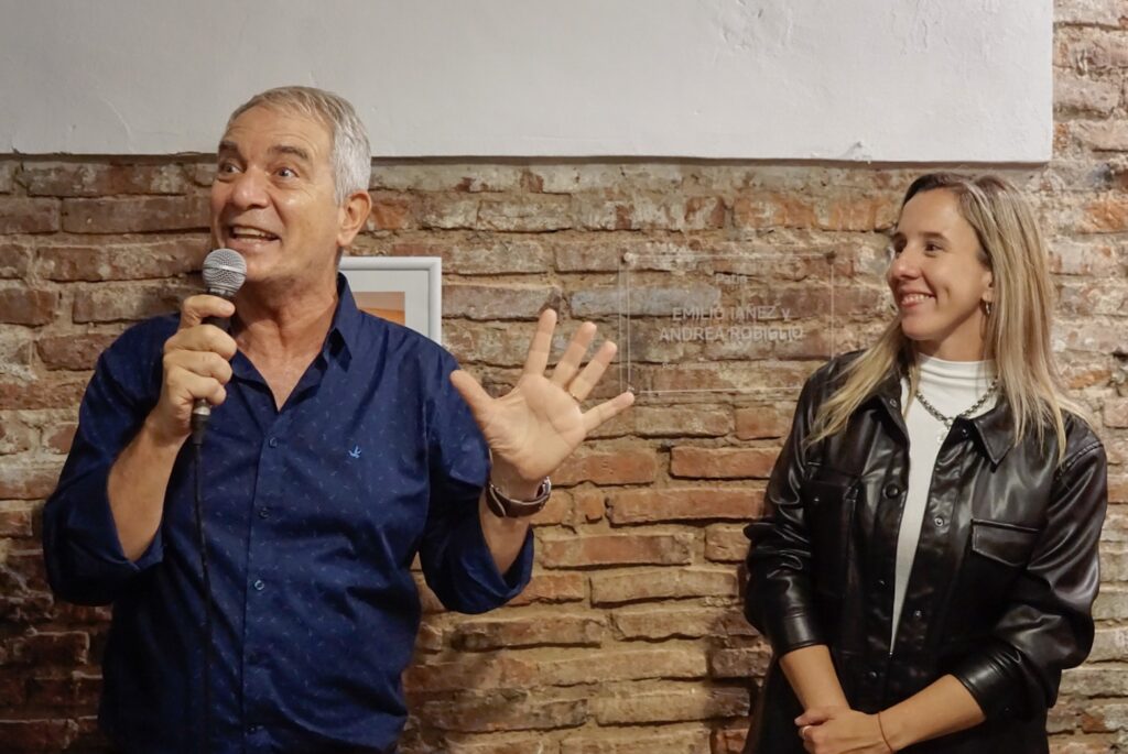 El intendente de La Plata, Julio Alak, junto a la diputada y candidata de La Plata, Lucía Iañez. 