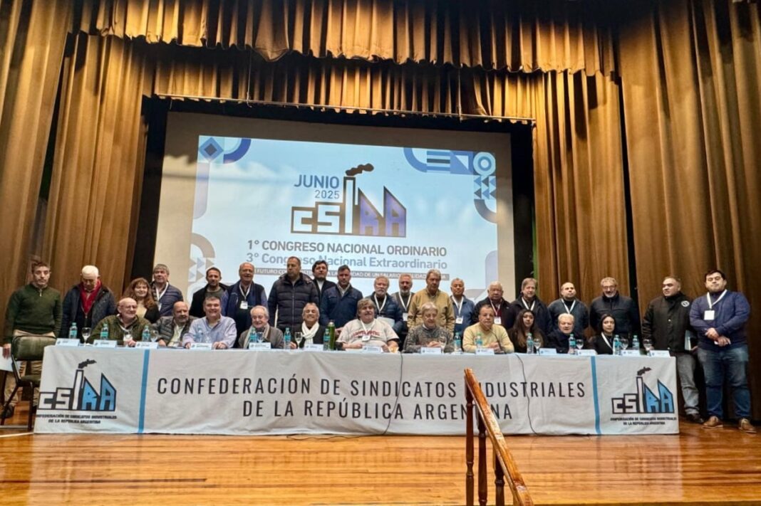 Con motivo del Día de la Industria, la Confederación de Sindicatos Industriales de la República Argentina (CSIRA) alertó acerca de la situación del sector.
