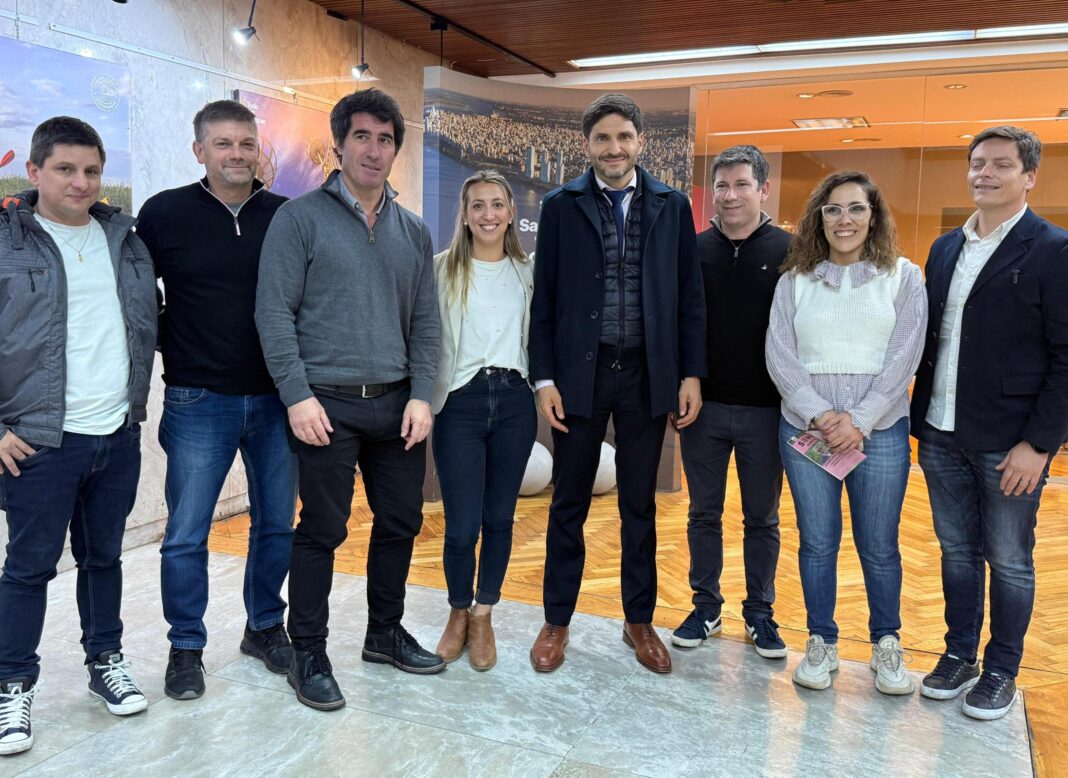 El gobernador de Santa Fe, Maximiliano Pullaro, se reunió con el titular del bloque de Somos Buenos Aires en la Cámara baja provincial, Matías Civale, y dio el espaldarazo a los candidatos del espacio para las elecciones del domingo.
