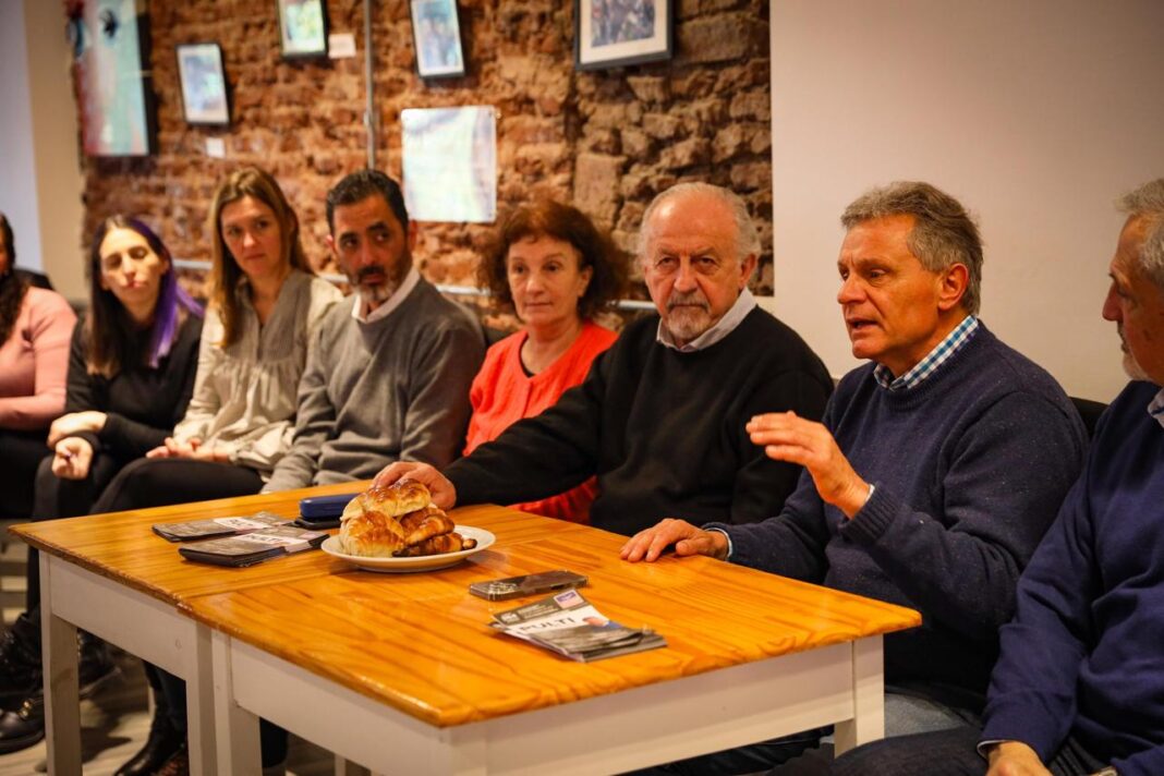 El diputado y candidato a concejal por Acción Marplatense, Gustavo Pulti, compartió un encuentro sobre educación con el referente de la CTA, Hugo Yasky.