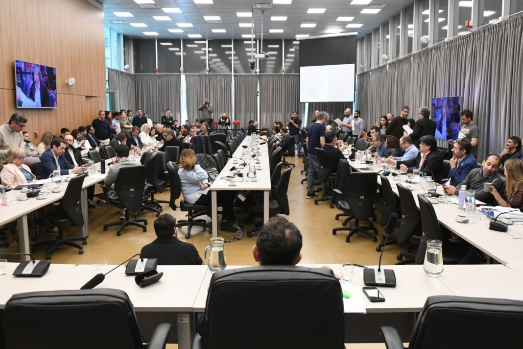 En el marco de la comisión investigadora por el caso $LIBRA, diputados de la oposición presentaron un pedido de interpelación para el titular de la Oficina Anticorrupción.