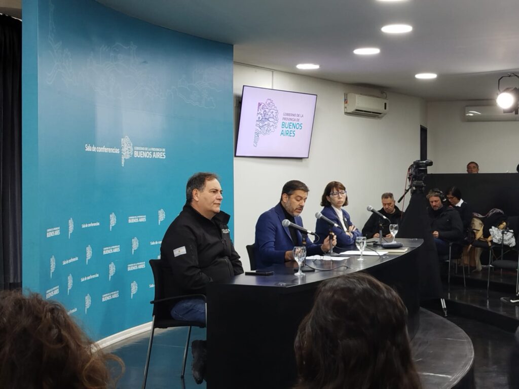 El ministro de Gobierno, Carlos Bianco, y su par de Seguridad, Javier Alonso, brindaron el primer informe oficial sobre el desarrollo de las elecciones bonaerenses.