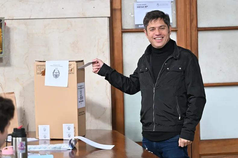 Axel Kicillof revalidó la importancia de estas elecciones y llamó a defender a la provincia, como la "madre de la democracia".