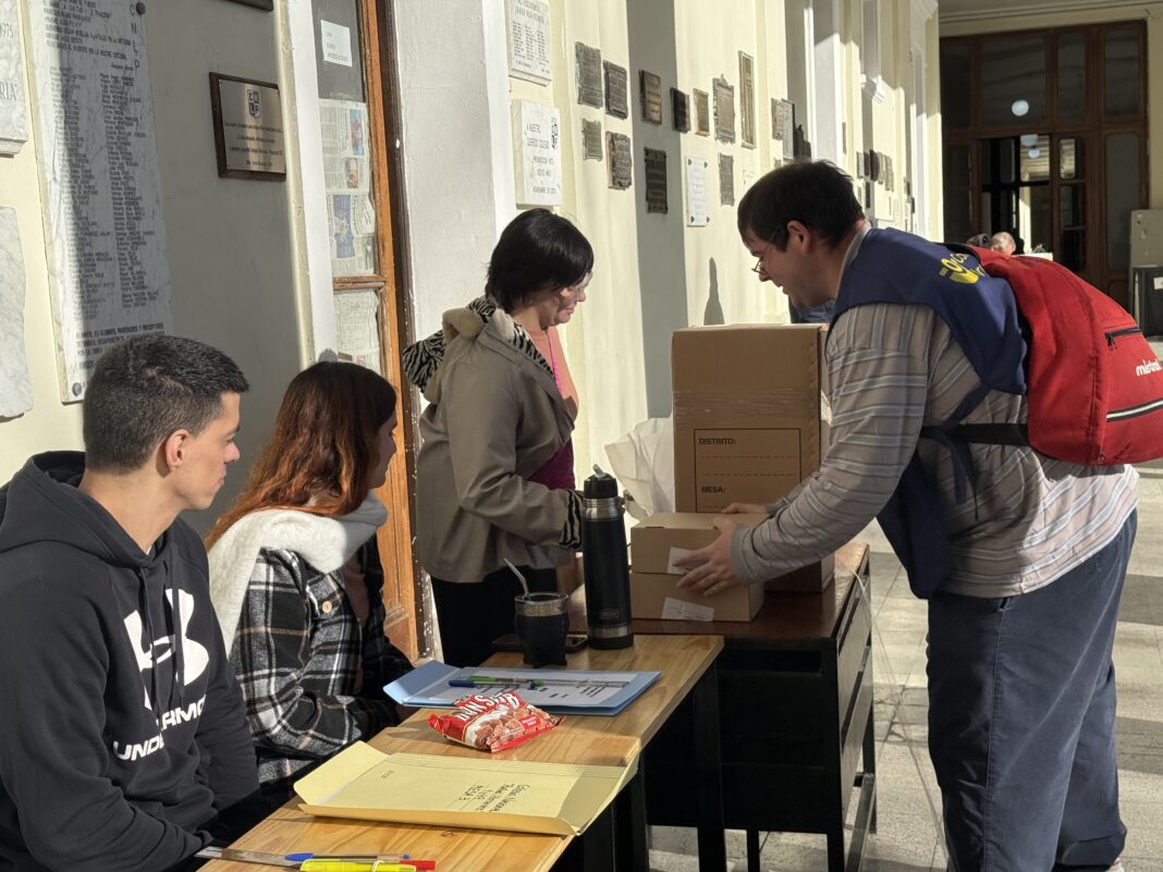 La Junta bonaerense informó que hacia las 14 horas ya había votado el 35% del padrón electoral.