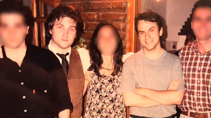 
La imagen de Javier Milei y Diego Valenzuela de jóvenes que se conoció en medio de la jornada electoral bonaerense.