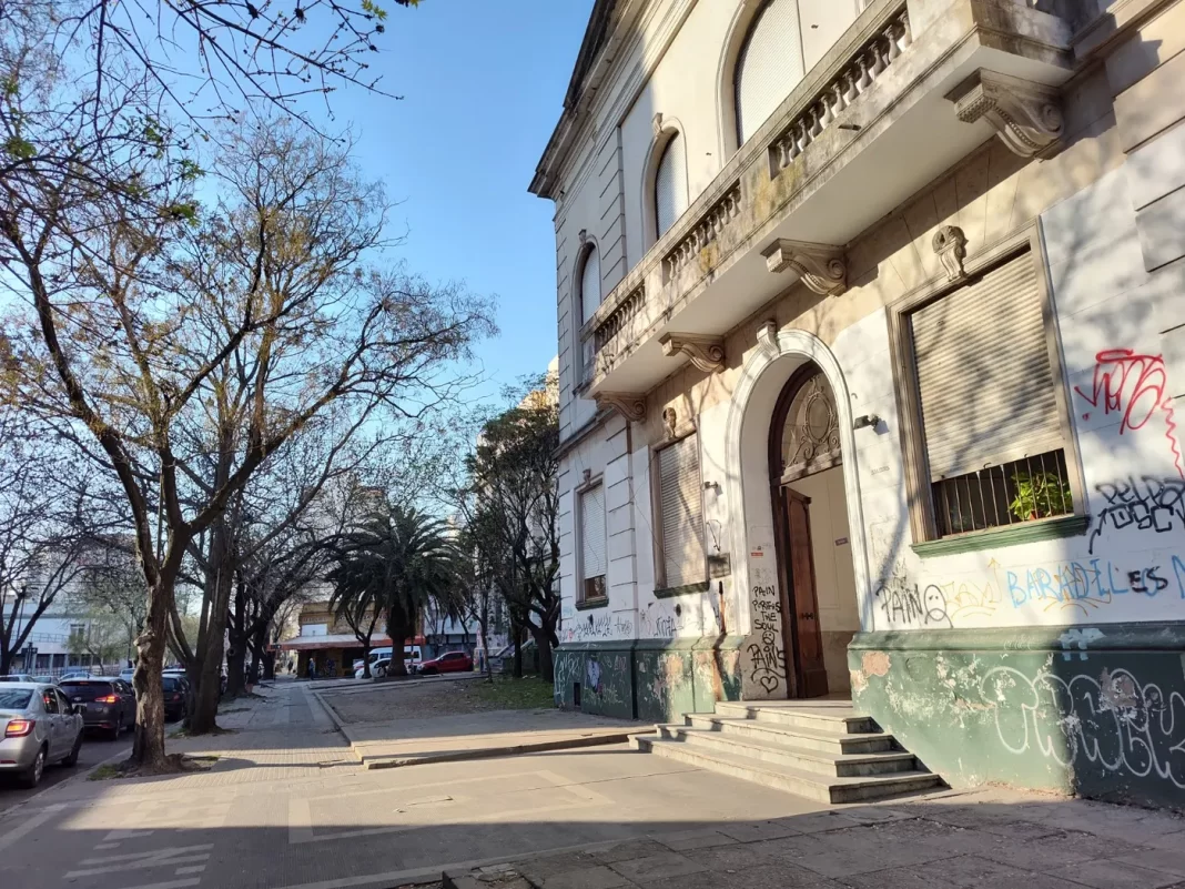 Este domingo de elecciones 2025 desde las 8:15 horas comenzaron a emitir su voto los principales funcionarios y candidatos a legisladores bonaerenses.