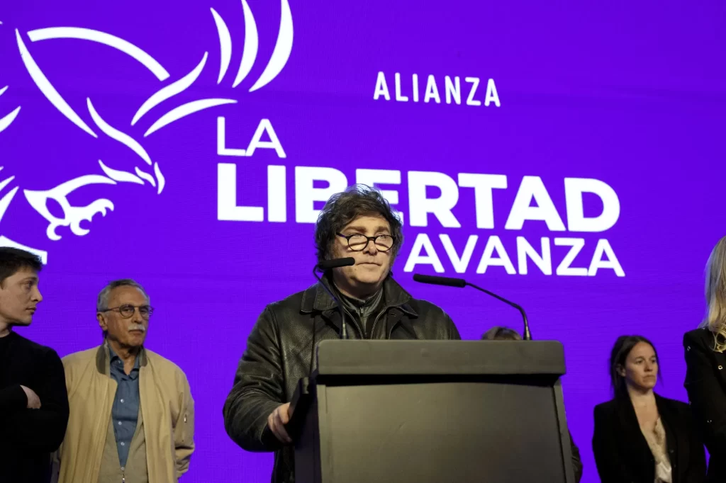 La encuestadora Isasi-Burdman anticipó un pronóstico errado sobre una potencial victoria de la alianza La Libertad Avanza por 11 puntos.