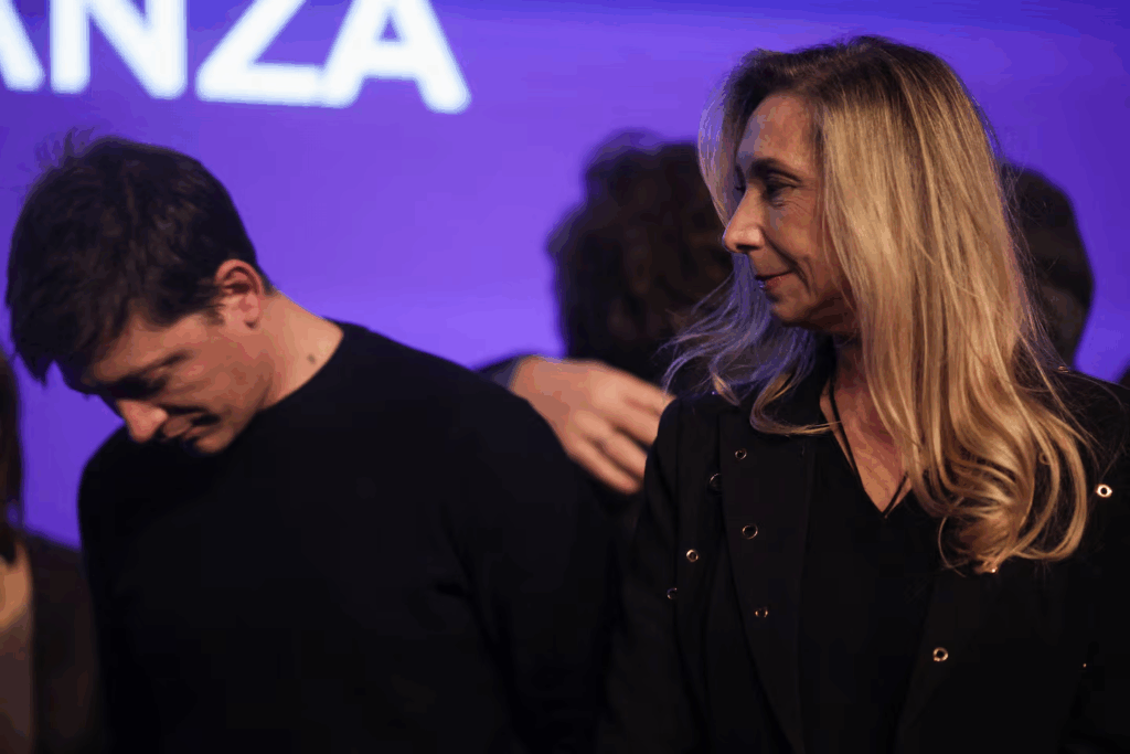 Tras la paliza electoral en provincia, el Gobierno busca reordenar el Gabinete. Santiago Caputo propone correr a los Menem, convocar a los radicales con peluca y abrirle la puerta de la gestión al PRO. 
