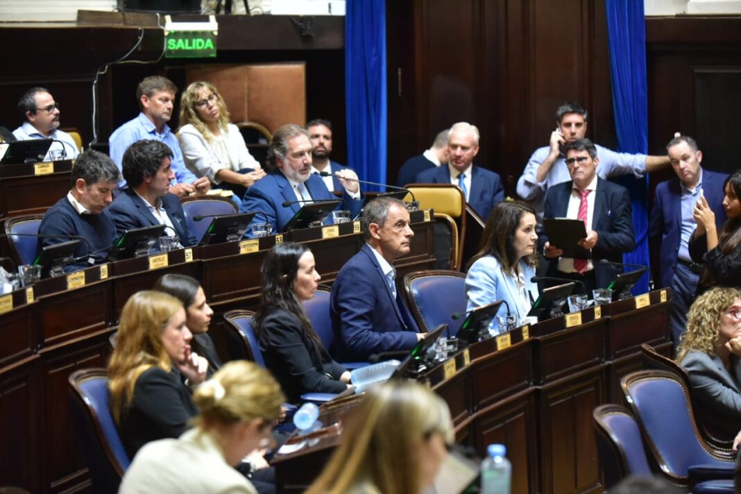 Con la nueva conformación de la Legislatura bonaerense tras las elecciones 2025, los bloques con representantes de la UCR perderán 15 bancas en las dos cámaras.