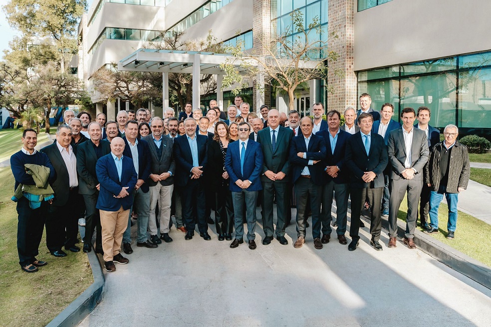 La Unión Industrial Argentina (UIA) remarcó en el Día de la Industria, la falta de inversión y la presión fiscal como puntos críticos del Gobierno.