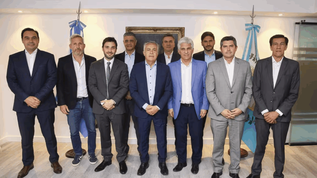 El presidente Javier Milei encabeza este martes en la Casa Rosada la primera reunión de la flamante mesa política nacional.