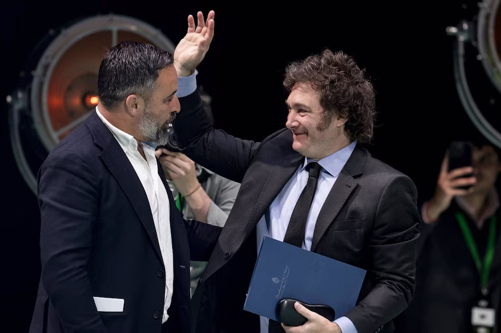 El presidente Javier Milei canceló su viaje a España, tras el batacazo del peronismo en las elecciones bonaerenses.