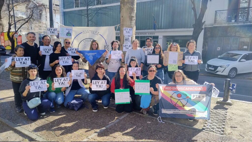 Los acompañantes terapéuticos también celebran el despacho del proyecto de Cano, que está listo para ser tratado en el recinto de la Cámara de Diputados para obtener la media sanción.