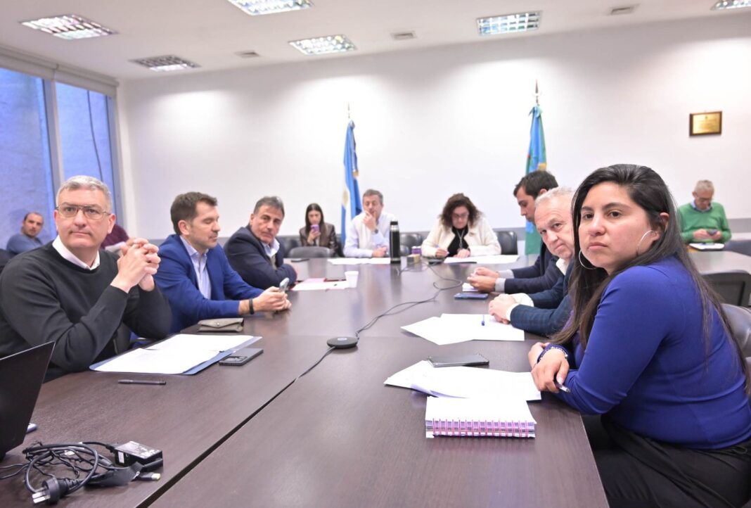 La comisión de Asuntos Constitucionales y Justicia de la Cámara de Diputados bonaerense giró un conjunto de proyectos para la próxima sesión.