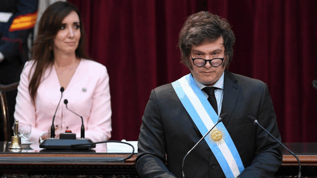 
Javier Milei se vuelve a parar frente a los argentinos para presentar el Presupuesto 2026.