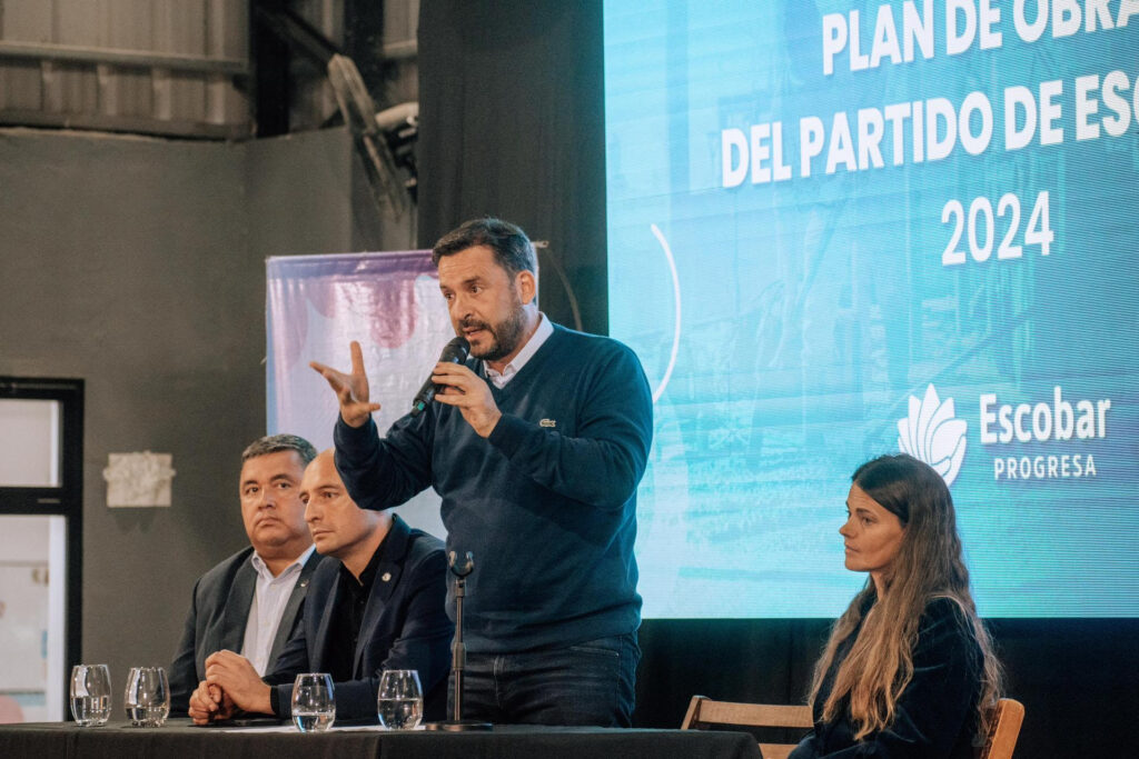 El intendente de Escobar. Ariel Sujarchuk revalidó su inversión en obra sanitaria y puntualizó en hitos de su gestión.