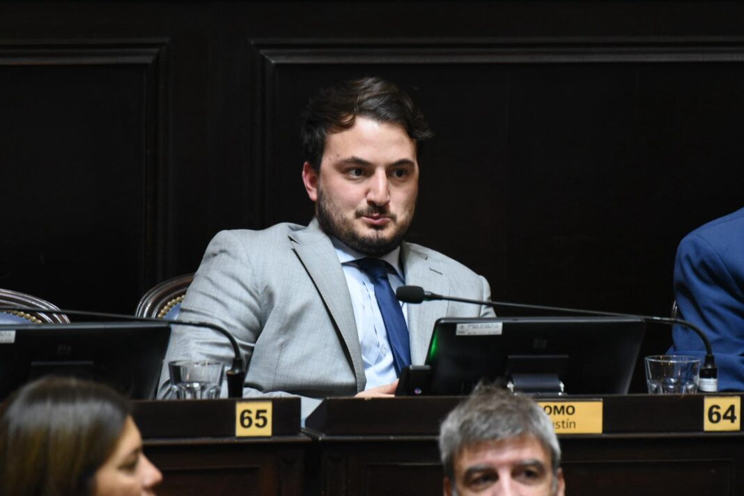 Desde Casa Rosada analizan la posibilidad concreta de correr a Agustín Romo de la conducción del bloque de Diputados bonaerense.