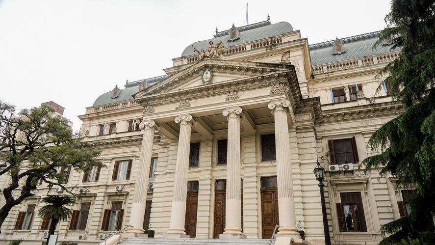 En la Legislatura bonaerense, el peronismo sumó 2 bancas en Diputados y 3 en el Senado.