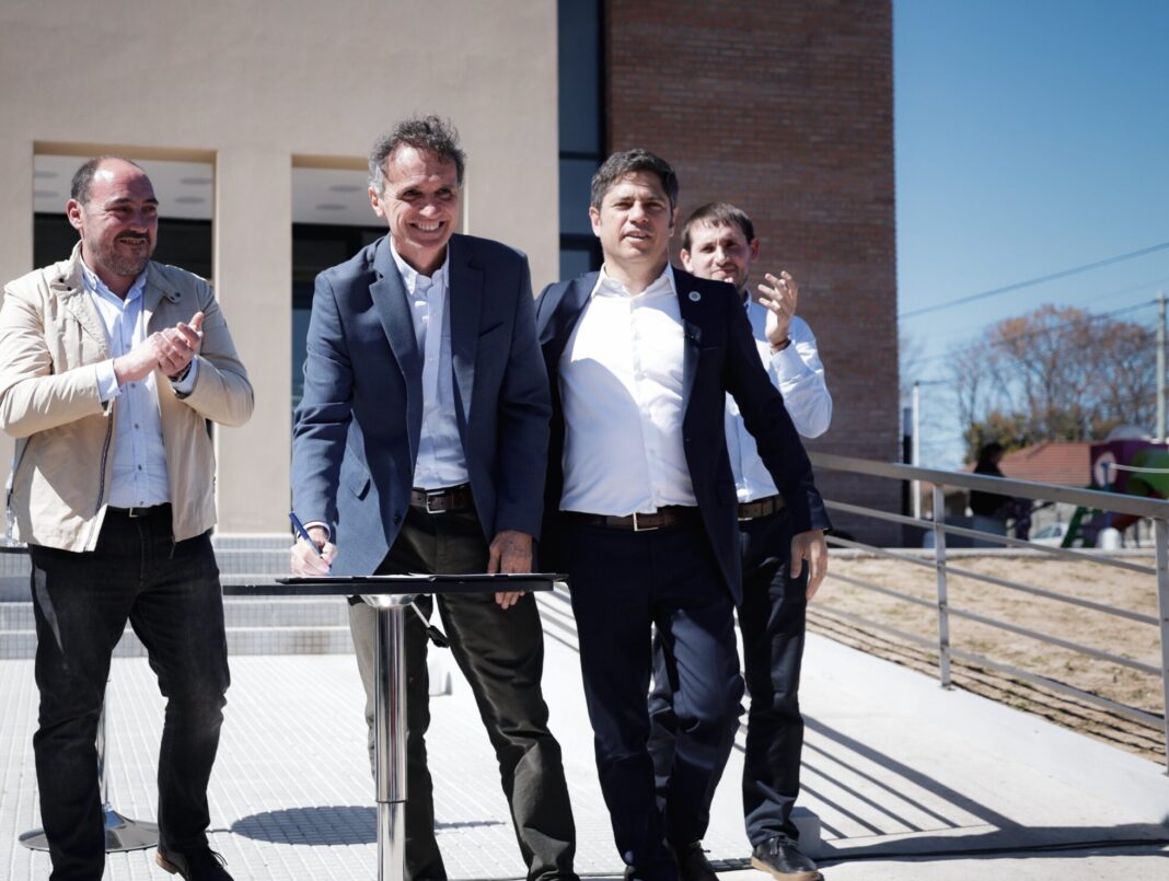 El gobernador bonaerense Axel Kicillof encabezó su primer acto en un municipio tras la victoria de Fuerza Patria en las elecciones 2025.