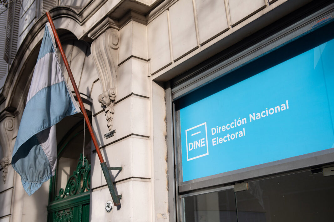 La DNE oficializó los montos que recibirá cada partido político para la campaña de cara al próximo 26 de octubre, con una distribución que alcanza a todos los competidores.
